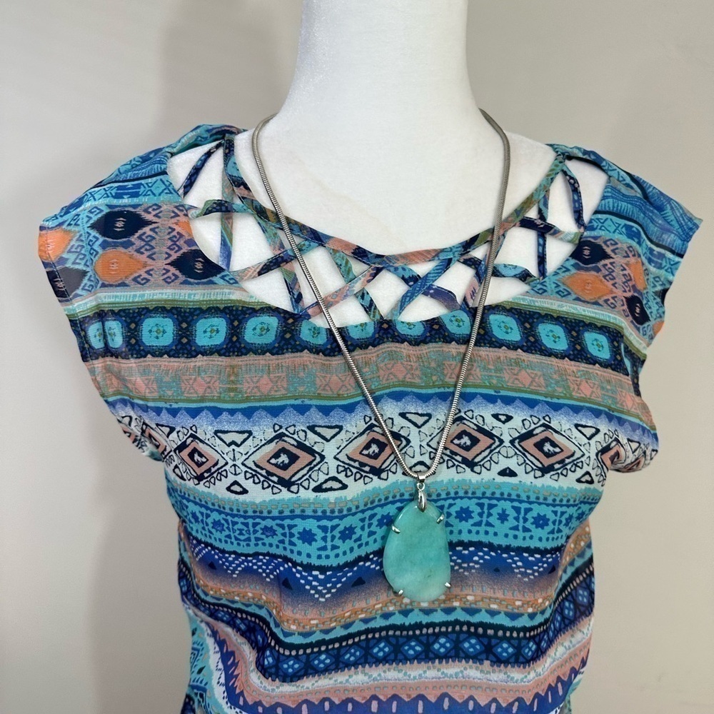 City Triangle’s sz sm dress in an abstract design. Sheer fabric with a lining - Picture 2 of 13